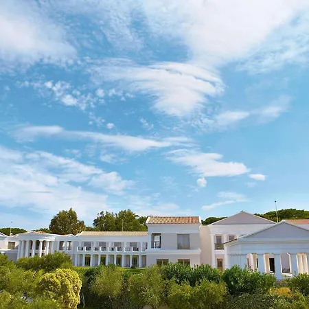 אתר נופש Grecotel La Riviera