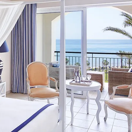 אתר נופש Grecotel La Riviera לוטרה קיליניס